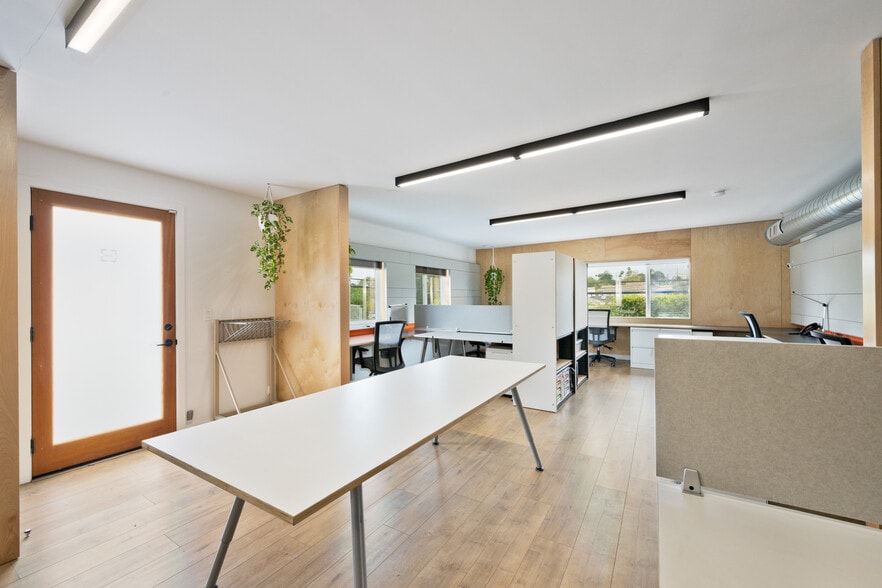 More Photos Of 12421 Venice Blvd, Los Angeles Loft Creative Space For Lease