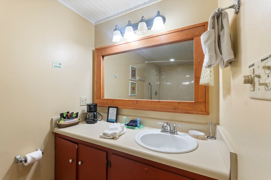 More Photos Of 3031 E Van Buren, Eureka Springs Hotel For Sale