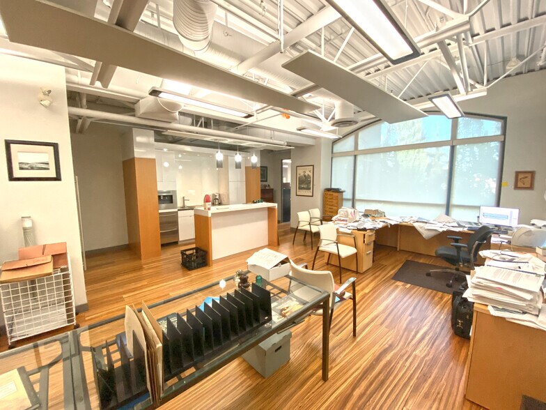 More Photos Of 1515 Broadway St, Port Coquitlam Light Manufacturing For Lease