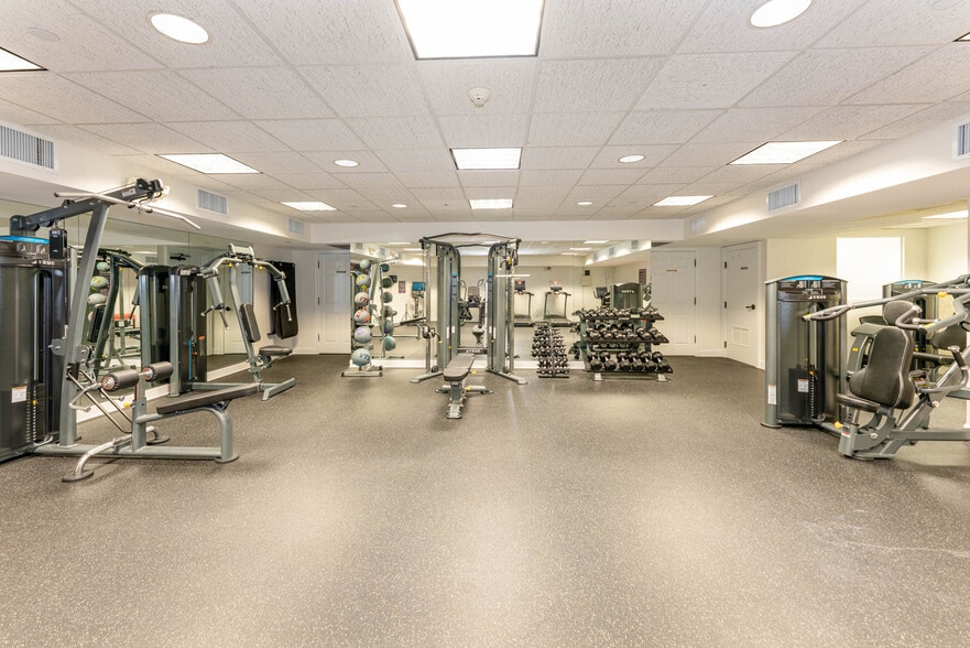 More Photos Of 1800 2nd St, Sarasota Office Residential For Lease