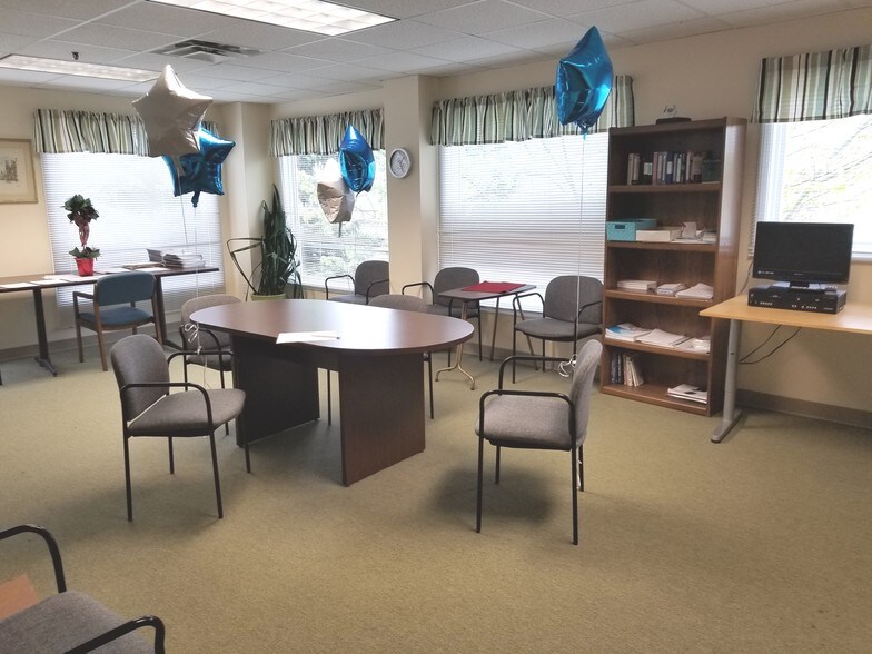 More Photos Of 163 Cedar St, Branford Medical For Lease