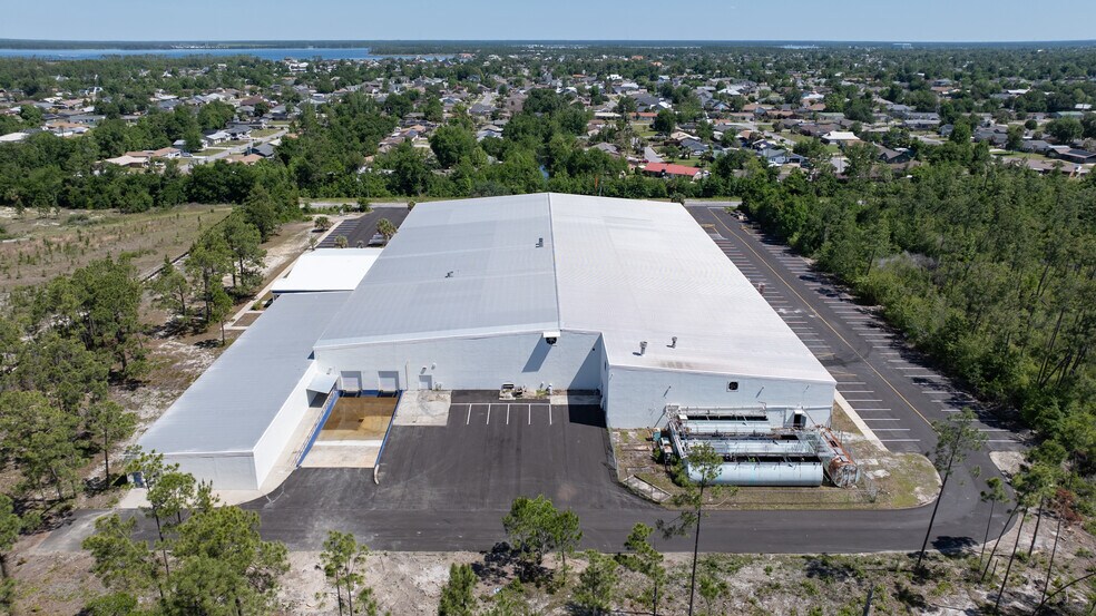 More Photos Of 909 W 39th St, Panama City Manufacturing For Lease