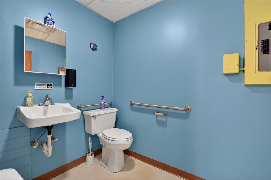 More Photos Of 1100 Croy Dr, Findlay Storefront Retail Office For Lease