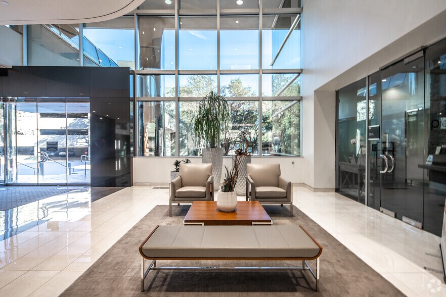 More Photos Of 18111 Preston Rd, Dallas Office For Lease