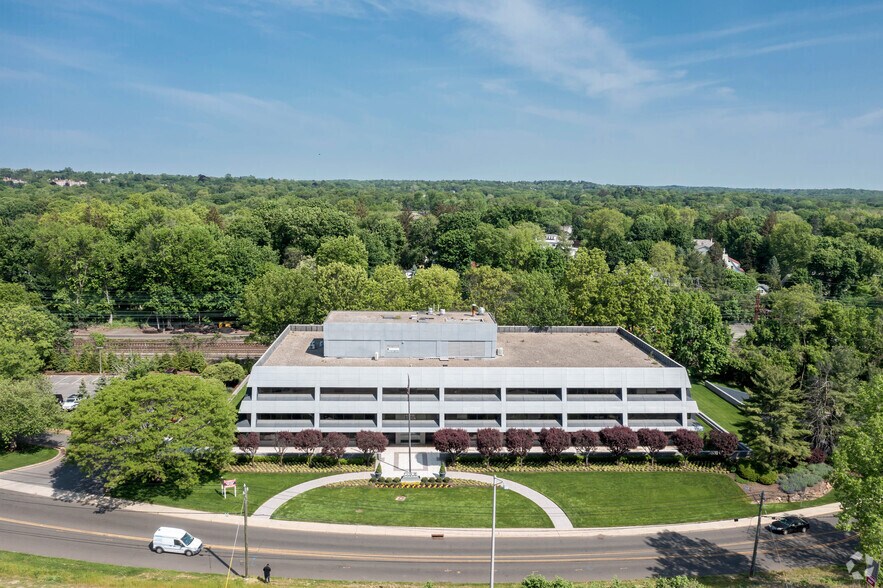 More Photos Of 1 Sound Shore Dr, Greenwich Office For Lease