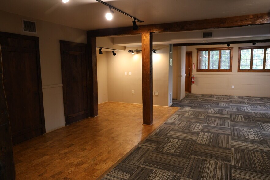 More Photos Of 807 NH-3A, Bow Light Manufacturing For Sale