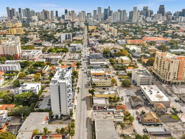 More Photos Of 1451 W Flagler St, Miami General Retail For Sale