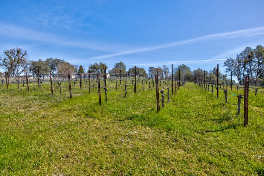 More Photos Of 7449 Fairplay Rd, Somerset Specialty For Sale