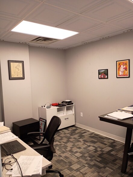 More Photos Of 40 Monument Sq, Urbana Storefront Retail Office For Lease