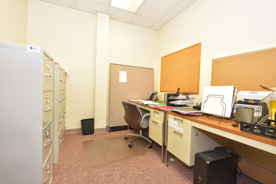 More Photos Of 230 West Parkway, Pompton Plains Flex For Sale