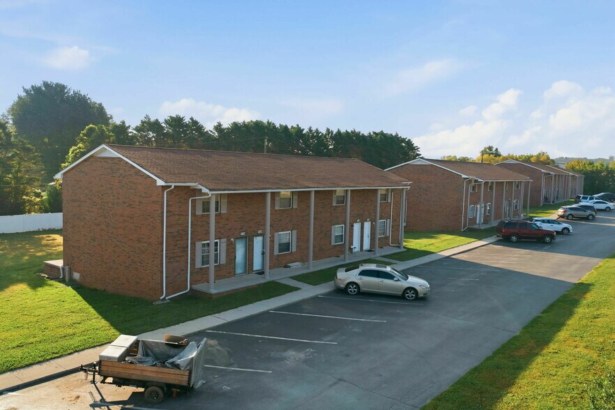 More Photos Of 3100 E Governor John Sevier Hwy, Knoxville Multifamily For Sale