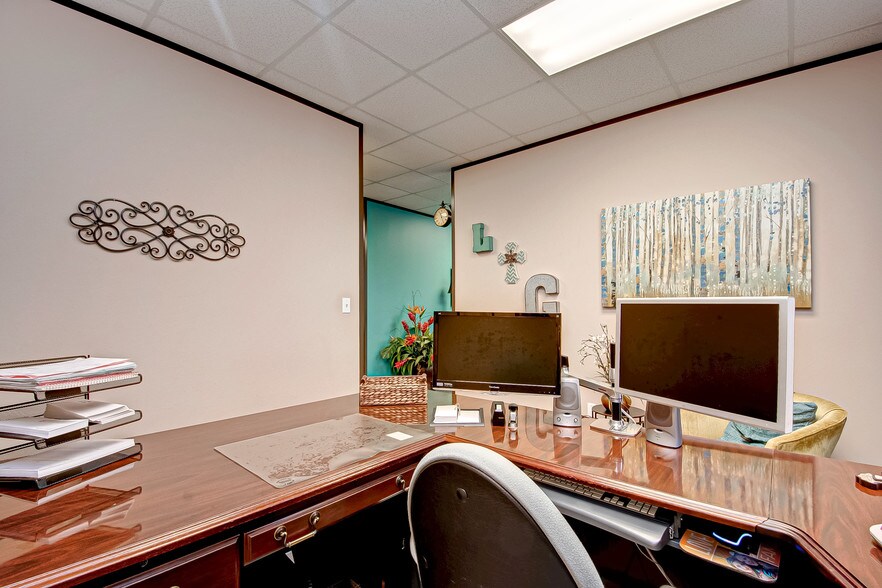 More Photos Of 7102 Glen Chase Ct, Houston Office For Sale