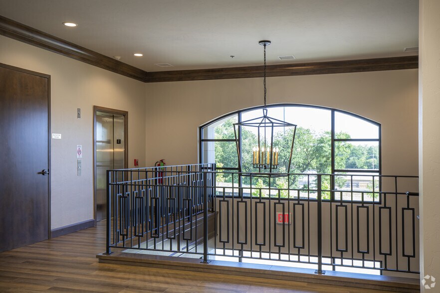 More Photos Of 401 S Coltrane Rd, Edmond Medical For Lease