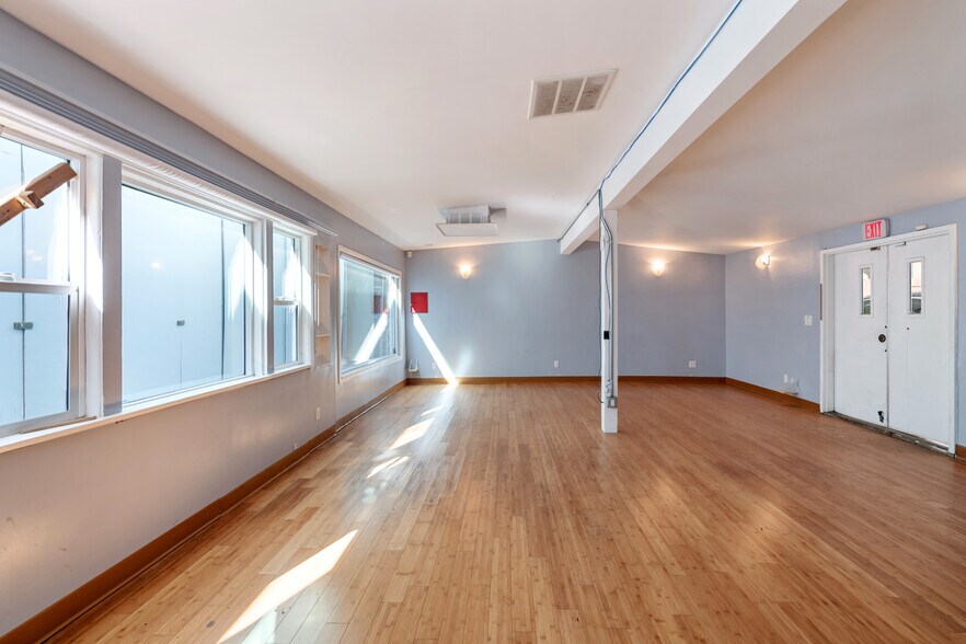 More Photos Of 2215 Main St, Santa Monica Freestanding For Lease