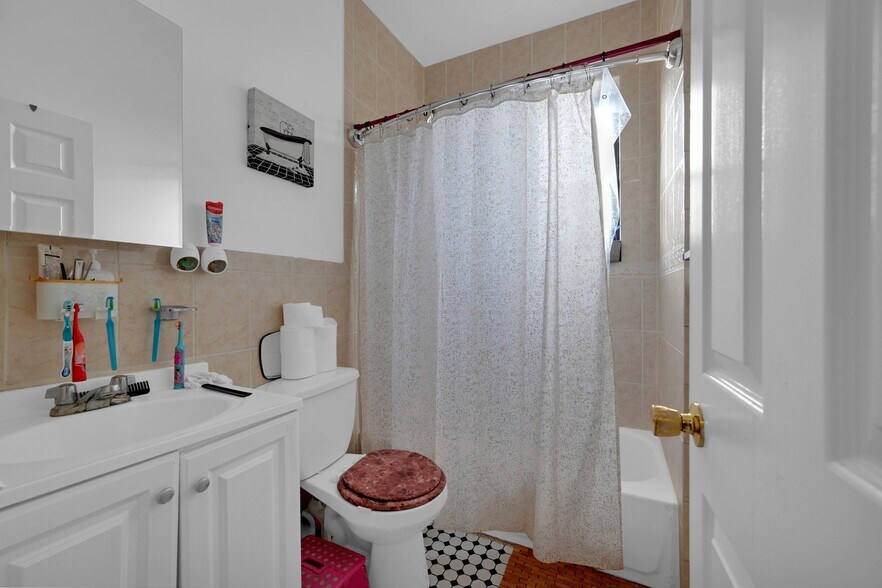 More Photos Of 737 Warburton Ave, Yonkers Apartments For Sale