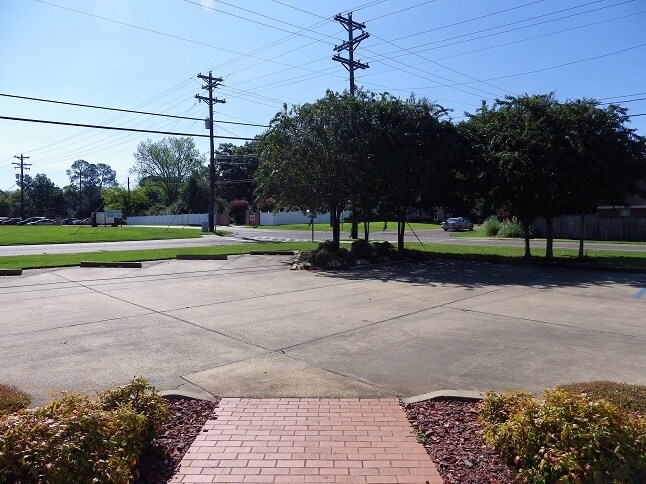 More Photos Of 1149 E Church Hill Rd, West Point Freestanding For Lease
