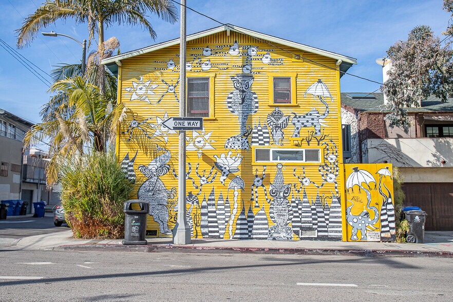 More Photos Of 2008-2020 Strongs Dr, Venice Apartments For Sale