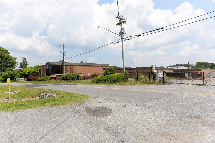 Primary Photo Of 1228 Isley Dr, Gastonia Warehouse For Lease