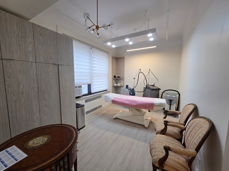 More Photos Of 850 Seventh Ave, New York Office For Lease