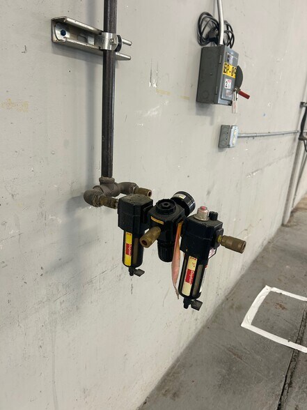 More Photos Of 5313 E Apache St, Tulsa Manufacturing For Lease