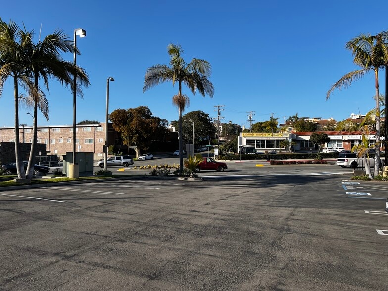 More Photos Of 800 Torrance Blvd, Redondo Beach Unknown For Lease