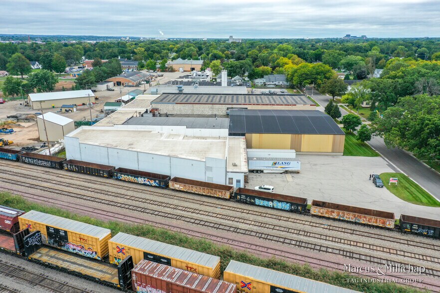 More Photos Of 1132 Lincoln St, Green Bay Warehouse For Sale