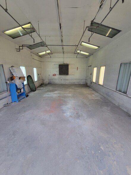 More Photos Of 9701 E US Highway 92, Tampa Freestanding For Sale