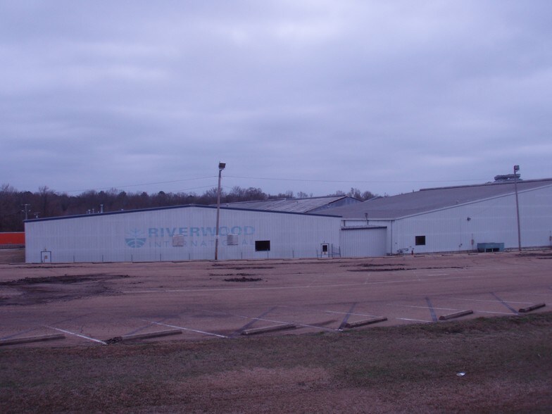 More Photos Of 1021 Clinton Industrial Park Rd, Clinton Warehouse For Lease
