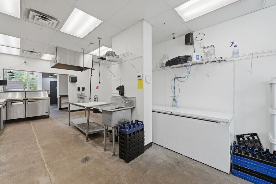 More Photos Of 98-118 Front St, Berea Dormitory For Lease