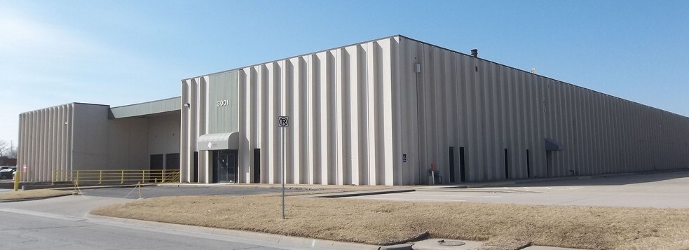 More Photos Of 3001 S Madison, Wichita Warehouse For Lease