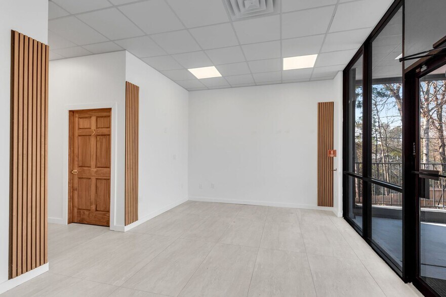 More Photos Of 7855 Roswell Rd, Sandy Springs Freestanding For Lease