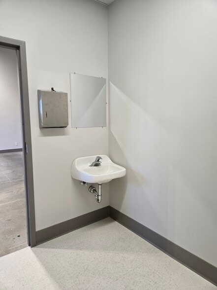 More Photos Of 1180 Devin Dr, Norton Shores Manufacturing For Lease