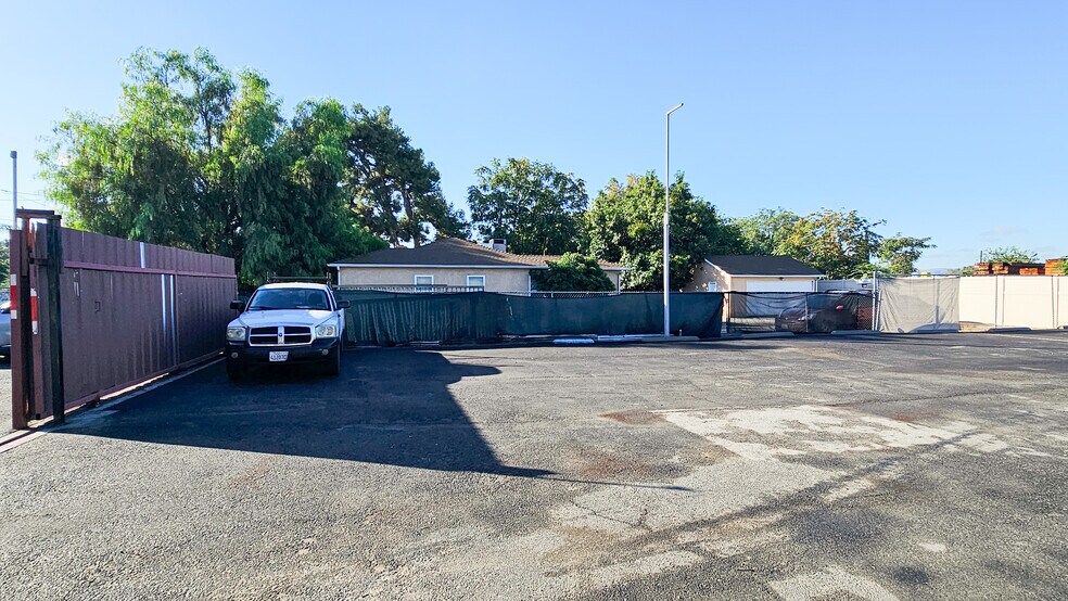 More Photos Of 11026 Roswell Ave, Pomona Industrial For Lease