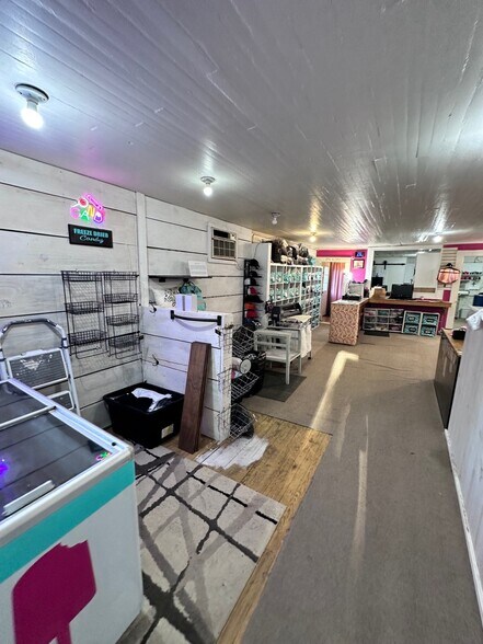 More Photos Of 40 Court Sq, Ashland Restaurant For Sale