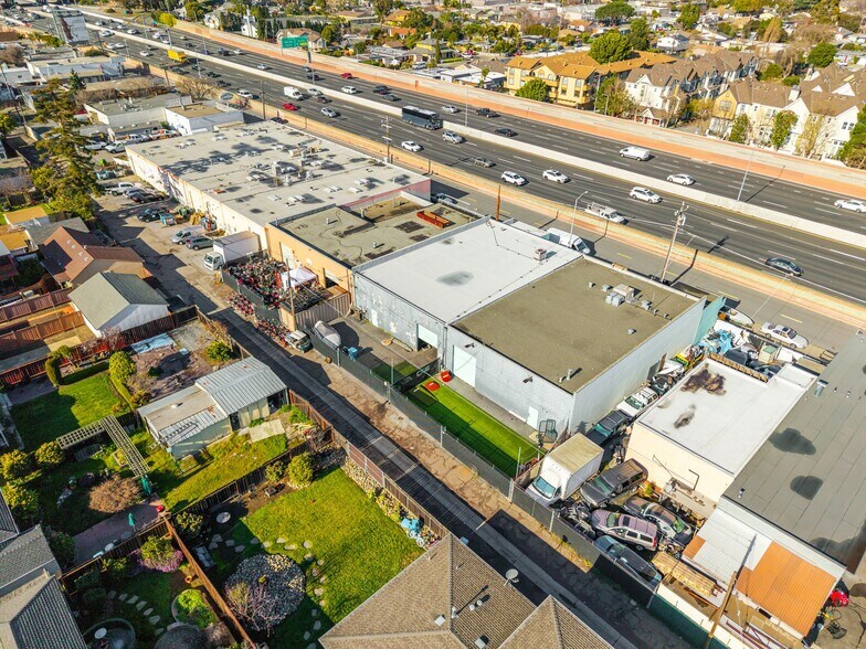 More Photos Of 790-800 S Amphlett Blvd, San Mateo Warehouse For Lease