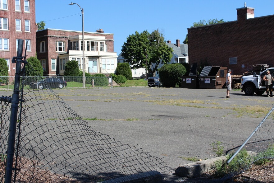 More Photos Of 242 Suffolk St, Holyoke Light Manufacturing For Sale