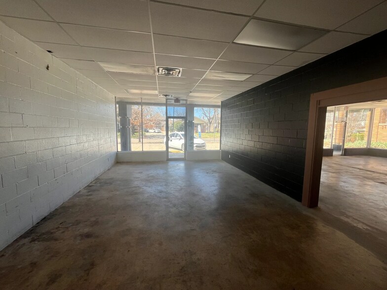 More Photos Of 749 Jenkins Ave, Norman General Retail For Lease