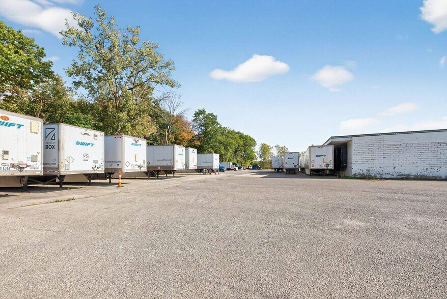 More Photos Of 42 Verbraska Ave, Amsterdam Distribution For Sale