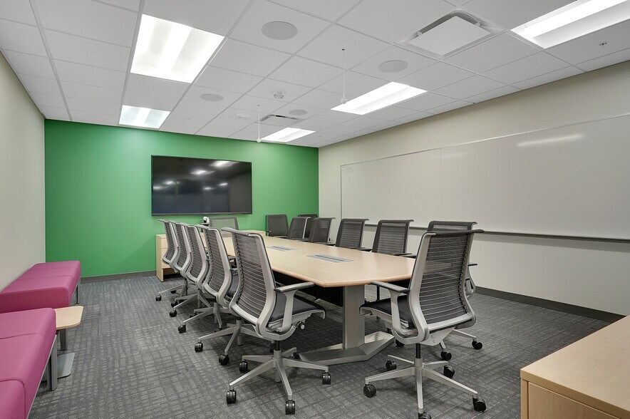 More Photos Of 515 W Market St, Louisville Office For Lease