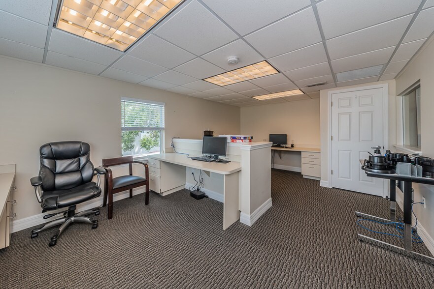 More Photos Of 1663 1st Ave S, Saint Petersburg Office Residential For Lease