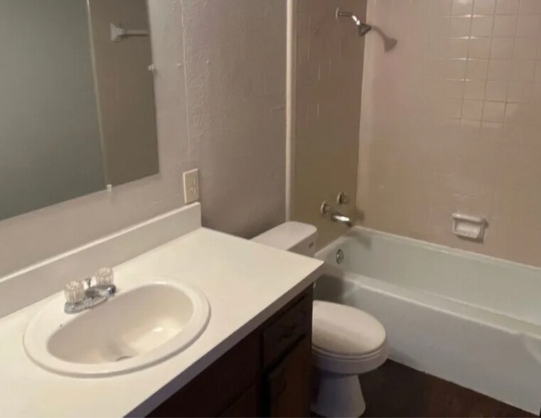 More Photos Of 7215-7219 N MacArthur Blvd, Warr Acres Apartments For Sale