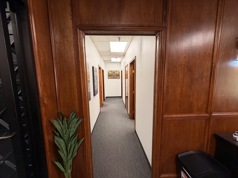 More Photos Of 3901 Airport Fwy, Bedford Office For Lease