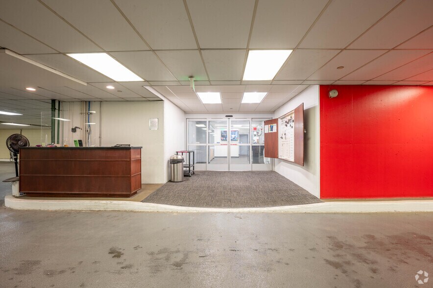 More Photos Of 10 W Market St, Indianapolis Office For Lease