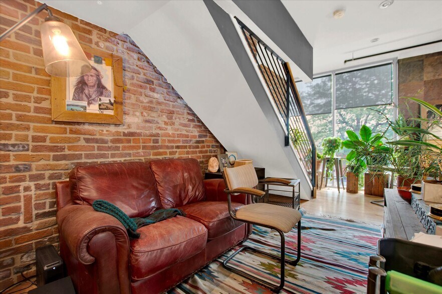 More Photos Of 1250 31st St, Denver Office For Sale