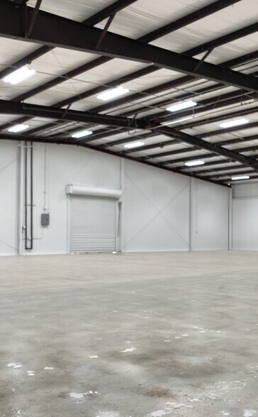 More Photos Of 1003 Paulsun Dr, San Antonio Warehouse For Sale