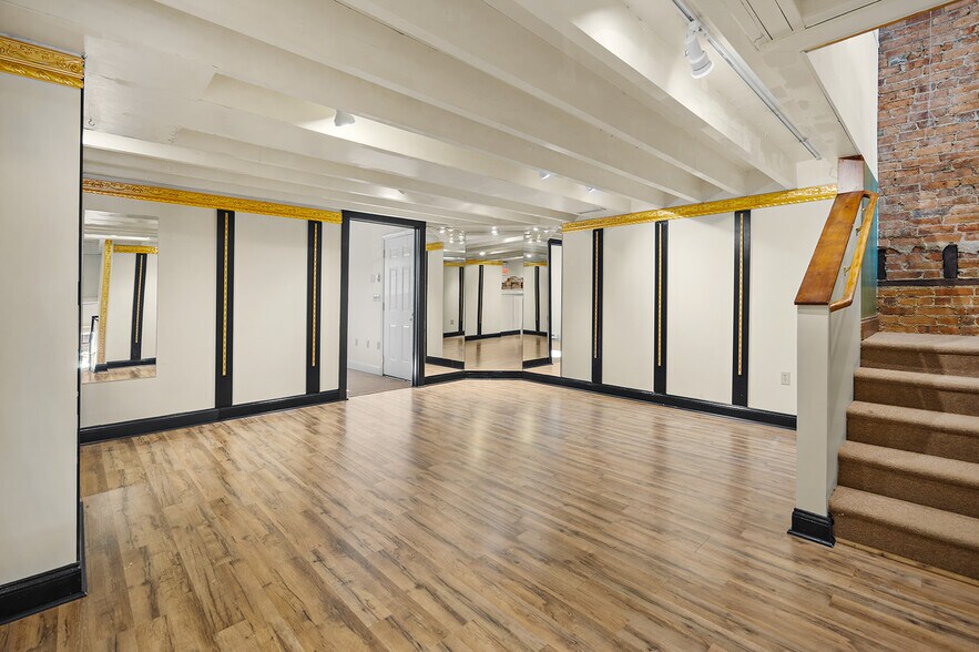 More Photos Of 43 Main St, Clinton Township Storefront For Sale