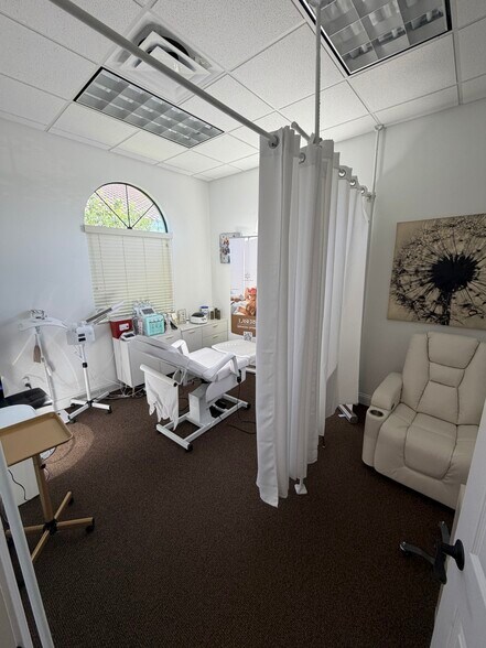 More Photos Of 5460-5466 Village Dr, Rockledge Unknown For Lease