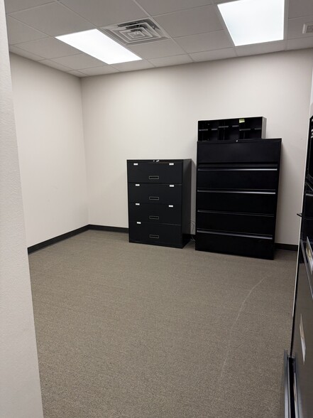 More Photos Of 3000 Gilmer Rd, Longview Storefront Retail Office For Lease