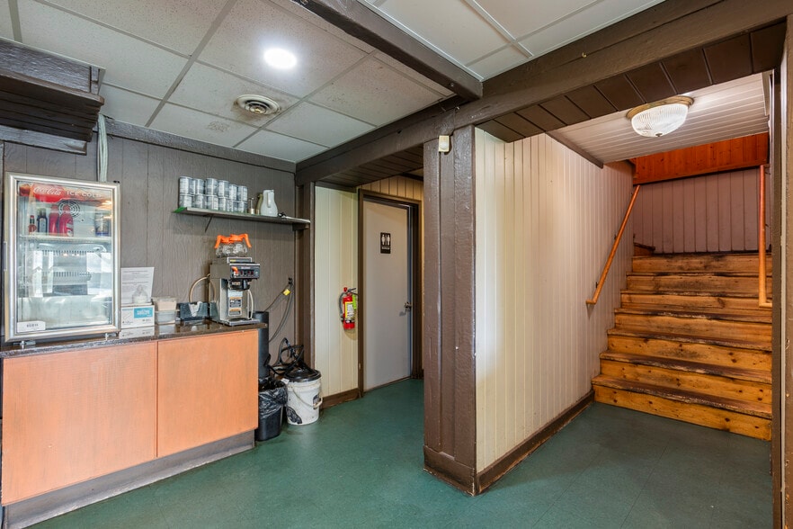 More Photos Of 33350 County Road 3, Crosslake Restaurant For Sale