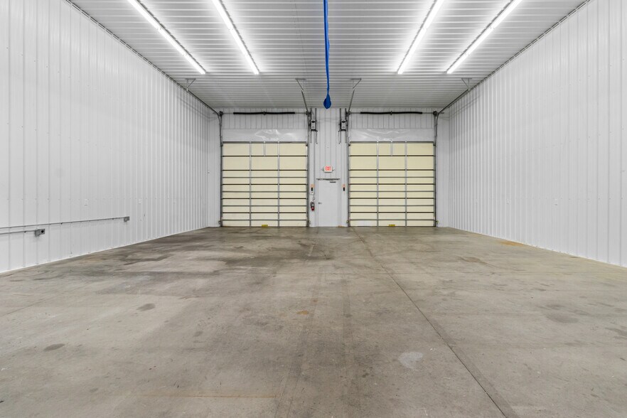 More Photos Of 219 Industrial Dr, Clarksville Warehouse For Lease